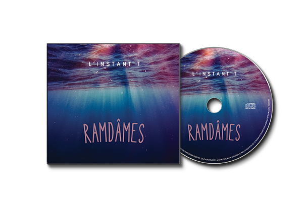 Pochette CD groupe Ramdâmes sous la surface de la mer les rayons du soleil traverses laissant apparaitre des faisceaux lumineux en suspends.
