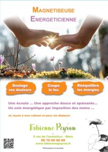 Conception réalisation Flyer Fabienne Peyron Magnétiseuse énergéticienne / des mains sont placées au dessus de mousse dans une forêts et semblent faire pousser des petites fleurs